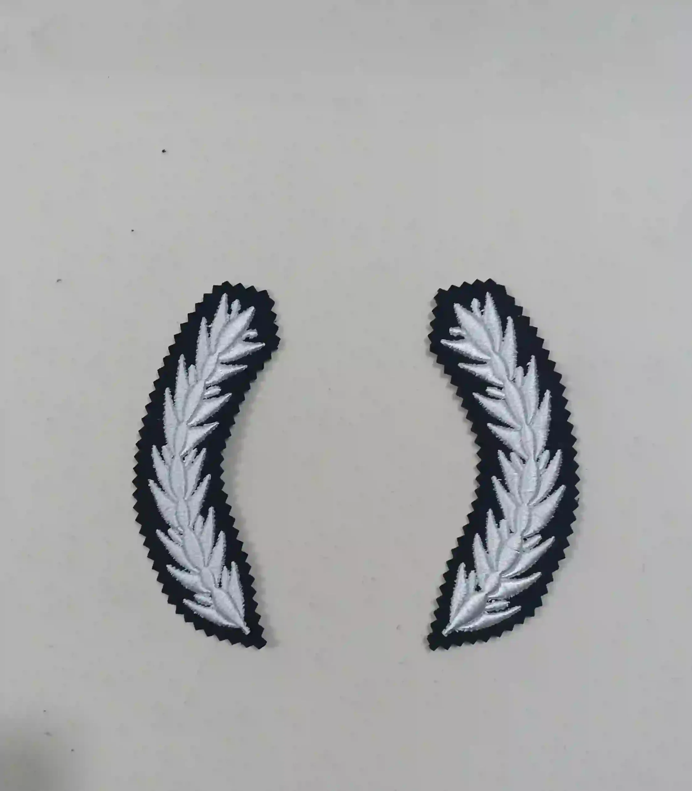 barg_kolah_artesh_dorosht_nakh_sefid_parche_makhmal