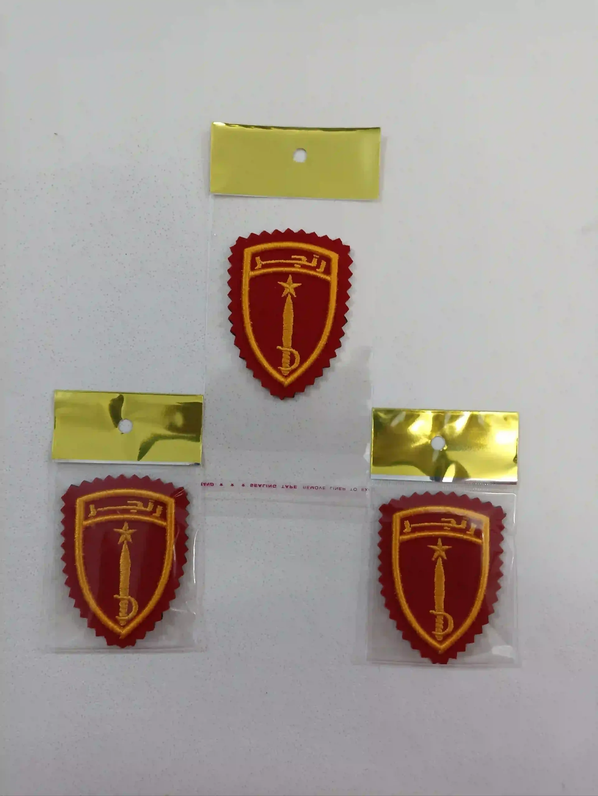 renger_nakh_talayi_parche_makhmal_ghermez