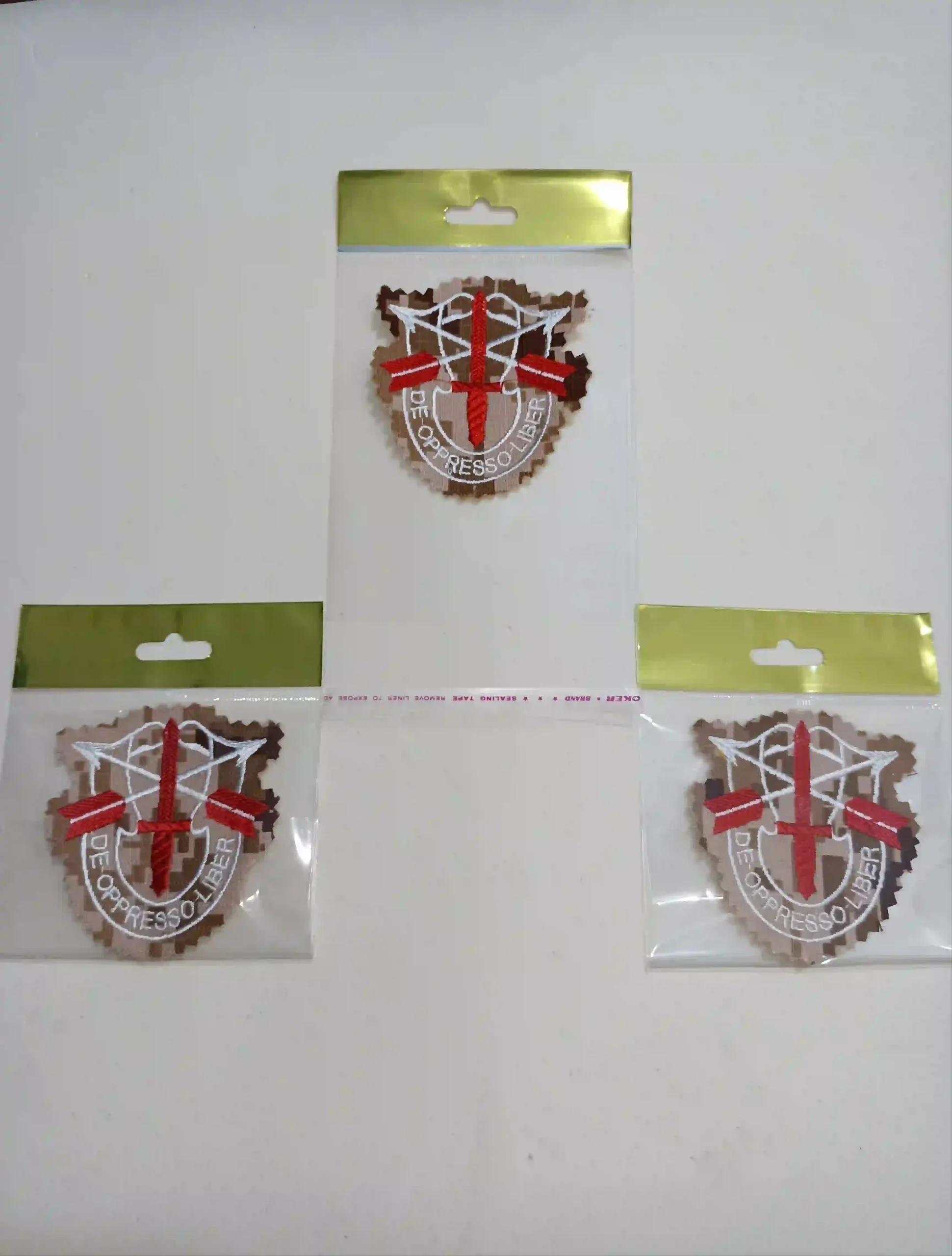 zede_grila_nakh_sefid_ghermez_parche_dijital_khaki